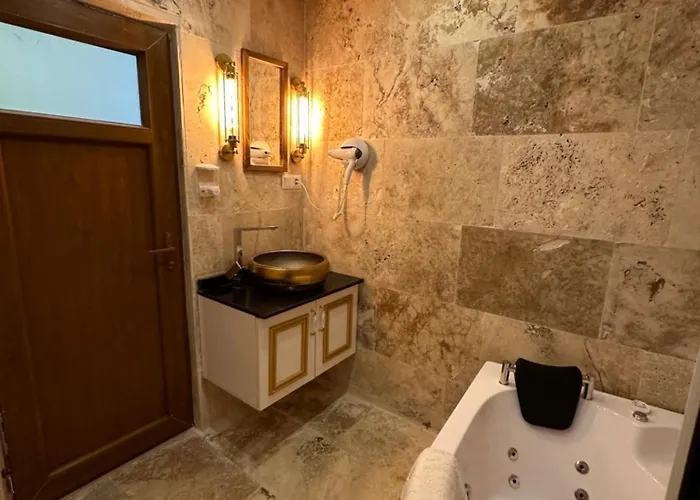 Asma Alti Cave * Nar